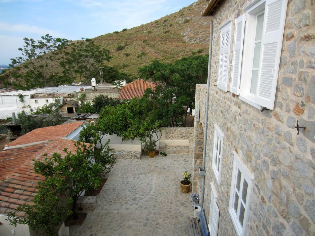 Kiki'S Houses Vlichos Hydra  Exterior photo