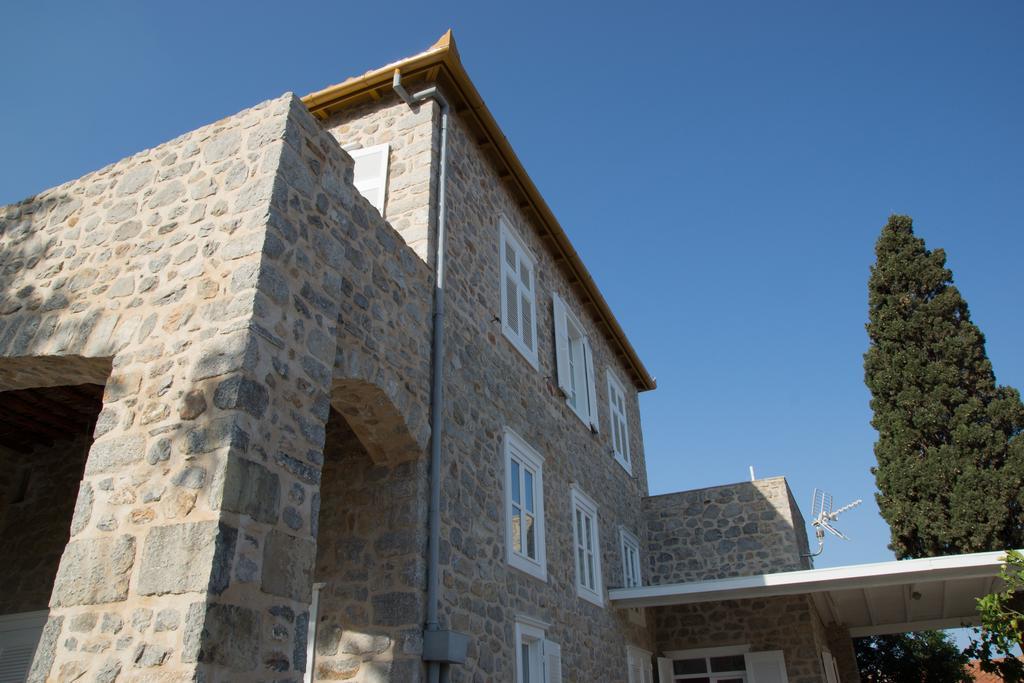 Kiki'S Houses Vlichos Hydra  Exterior photo