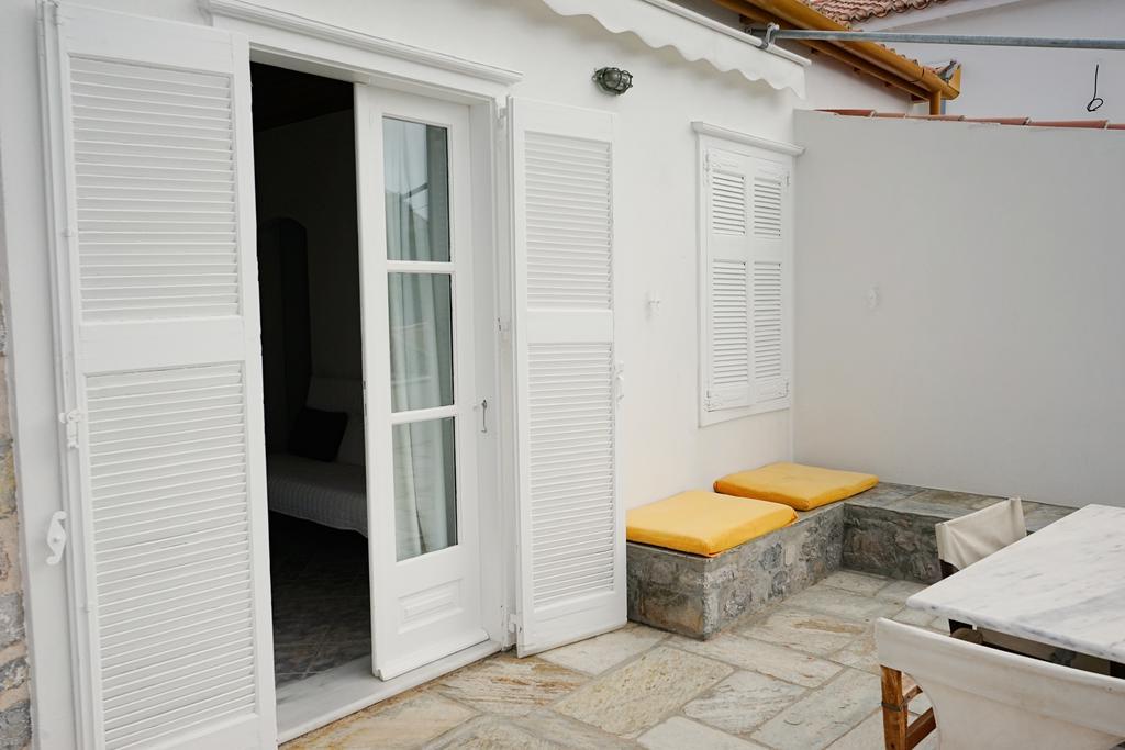 Kiki'S Houses Vlichos Hydra  Exterior photo